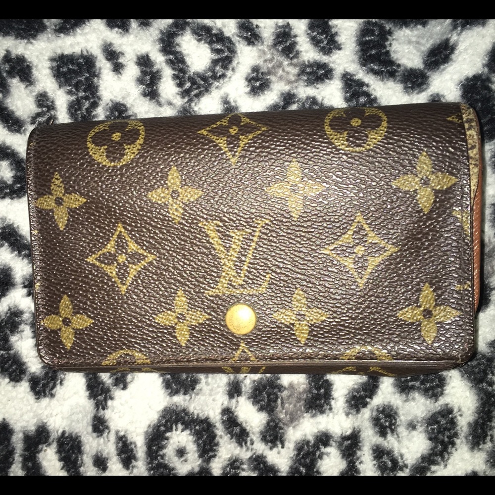 Auth LV wallet ✨sold✨